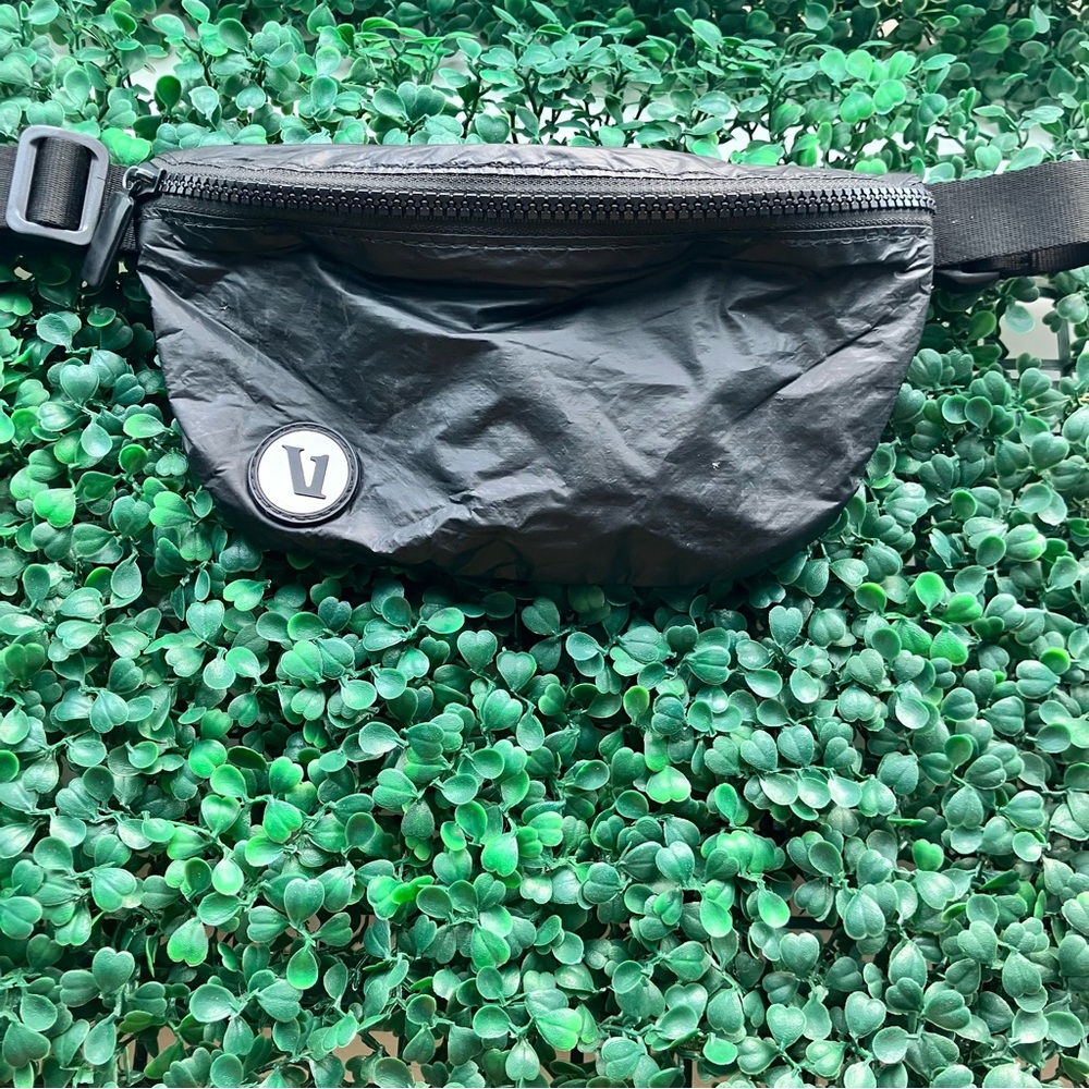 VUORI x ALOHA COLLECTION Unisex Mini Hip Pack in Black Technical Material Gym